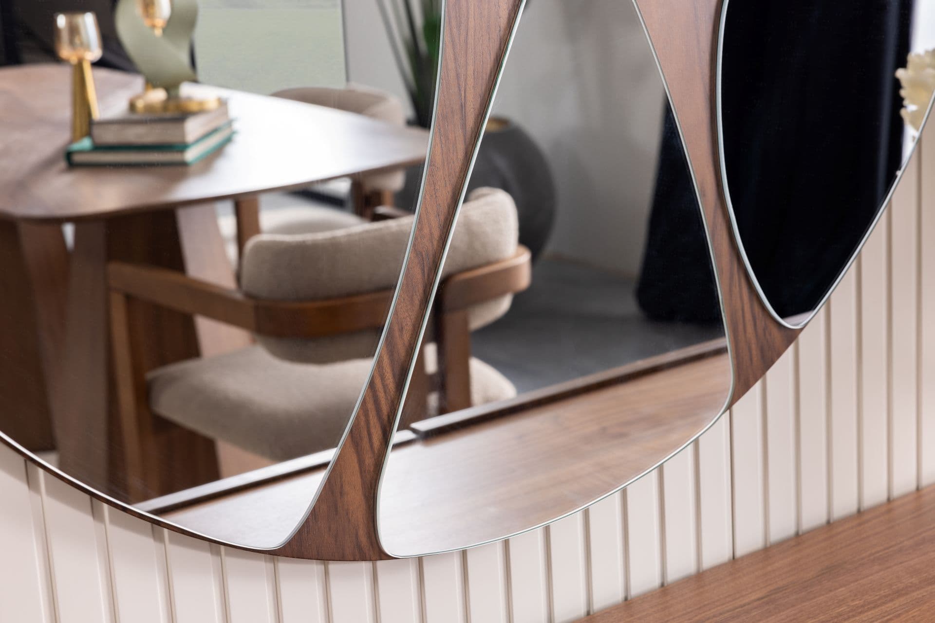 Carizma Walnut – detalj